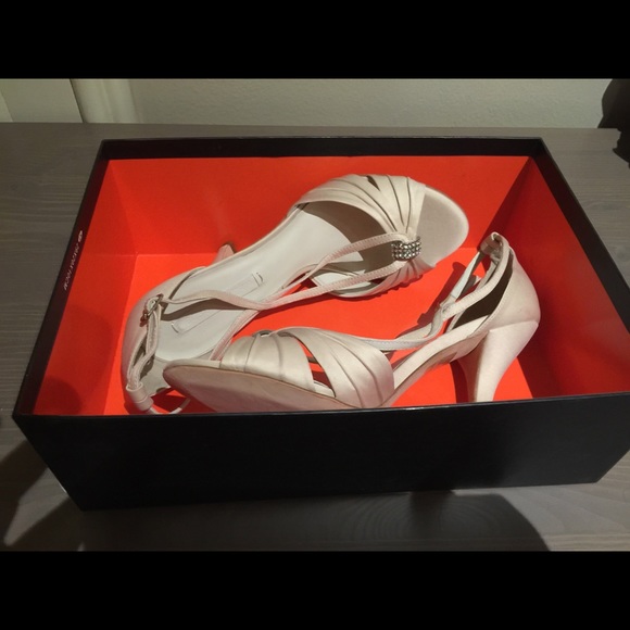 BCBG Olivia High Heels T Strap Sandal - Picture 7 of 7